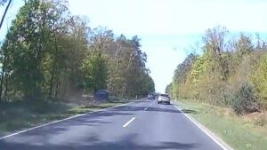 Policja poszukuje świadka zdarzenia drogowego na trasie Skoki–Wągrowiec.