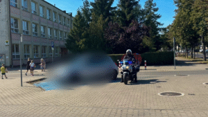 Jazda bez prawa jazdy, parkowanie na „kopercie” i brak przeglądu. Kumulacja wykroczeń pod wągrowiecką szkołą.