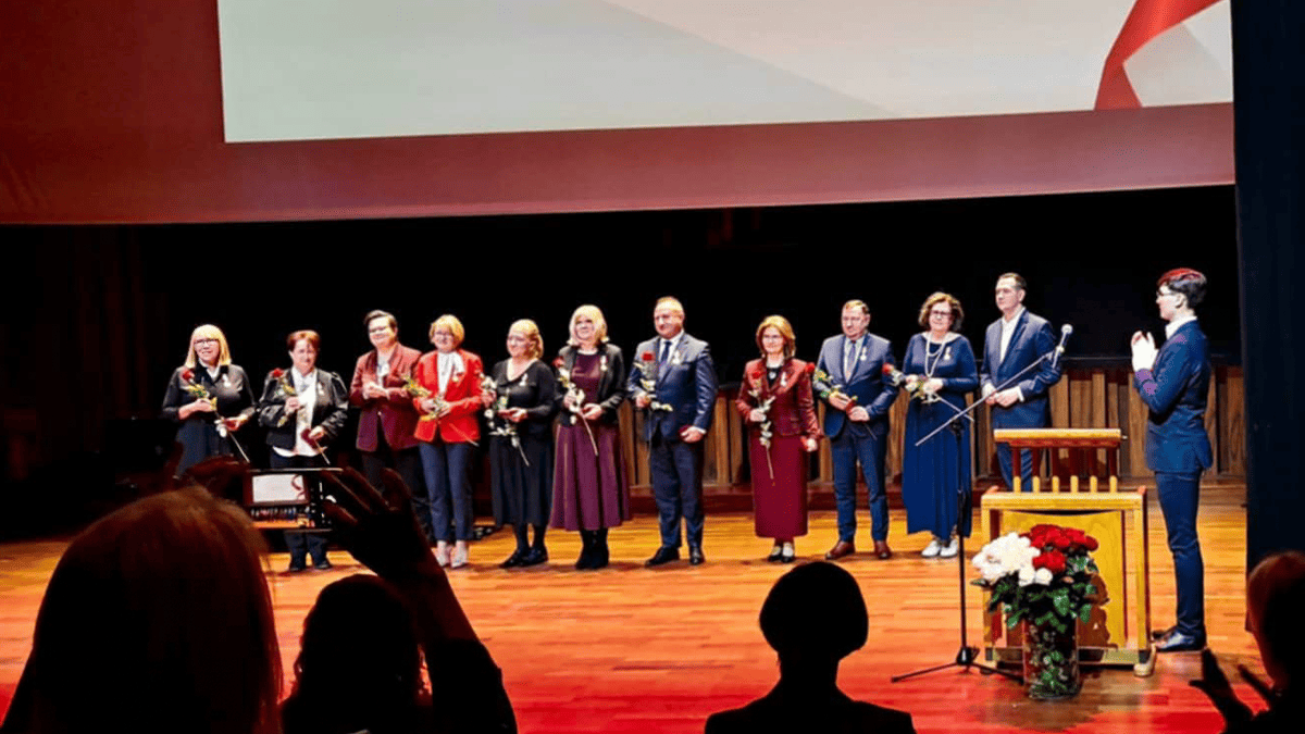Wągrowieckie nauczycielki uhonorowane Złotymi Medalami za Długoletnią Służbę
